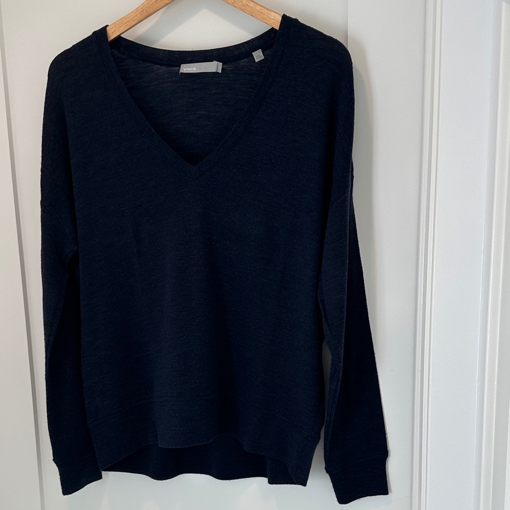 Vince wool thin navy v neck sweater size small